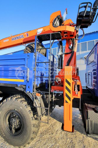 Бортовой автомобиль Урал 4320-1982-60 (сдвоенная кабина) с КМУ HANGIL 976 3