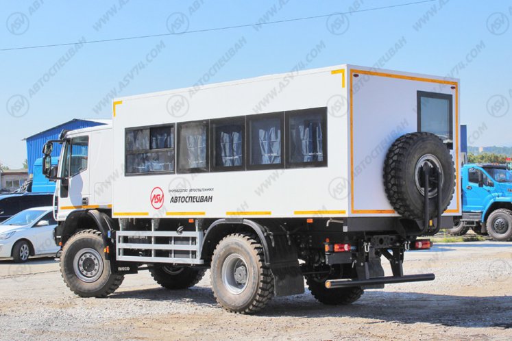 Вахтовый автобус Iveco Cargo MLL150E28WS со спальником, 22 места 2