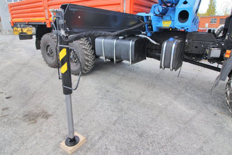 Бортовой КАМАЗ 43118-3027-50 с КМУ ИМ-240 с люлькой для подъема людей 6