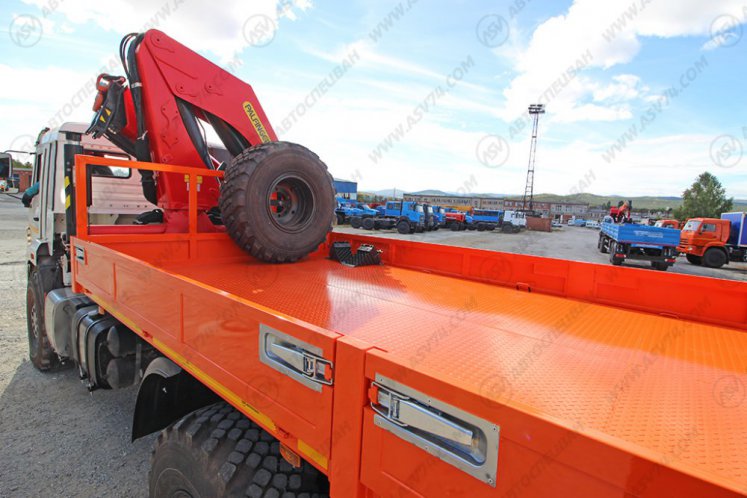 Бортовой автомобиль КАМАЗ 43118-3027-50 с КМУ ИМ-320 6