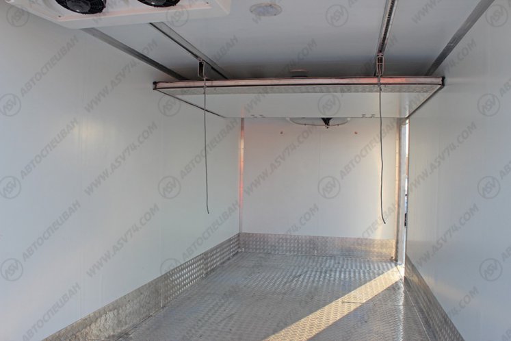 Изотермический фургон Iveco Cargo MLL150E28WS с мультитемпературной перегородкой, ХОУ, гидробортом 6