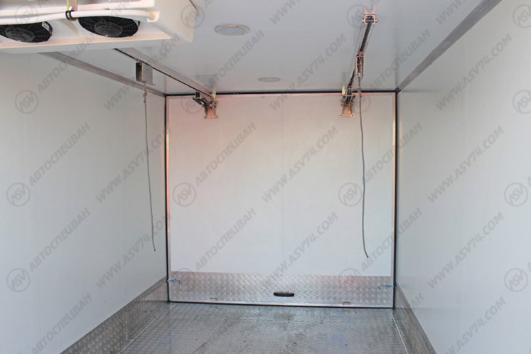 Изотермический фургон Iveco Cargo MLL150E28WS с мультитемпературной перегородкой, ХОУ, гидробортом 7