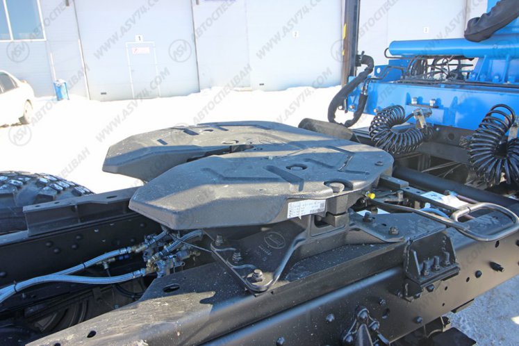 Седельный тягач Урал 44202-60М с КМУ ИМ-50 4