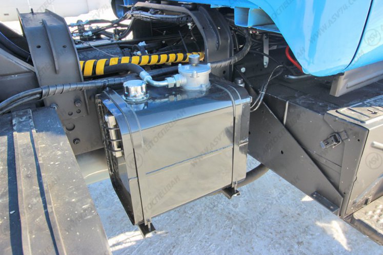 Седельный тягач Урал 44202-60М с КМУ ИМ-50 5