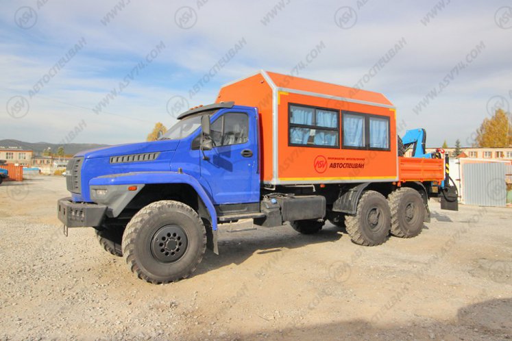 Вахтовый автобус с грузовой платформой и КМУ, Урал 4320-6952-72 NEXT, 12 мест 1