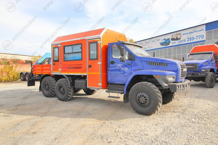 Вахтовый автобус с грузовой платформой и КМУ, Урал 4320-6952-72 NEXT, 12 мест 0