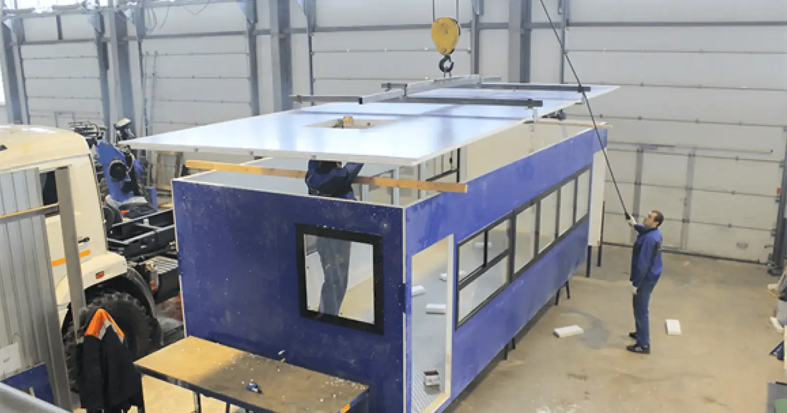 Цех по изготовлению сэндвич-панелей и сборки фургонов