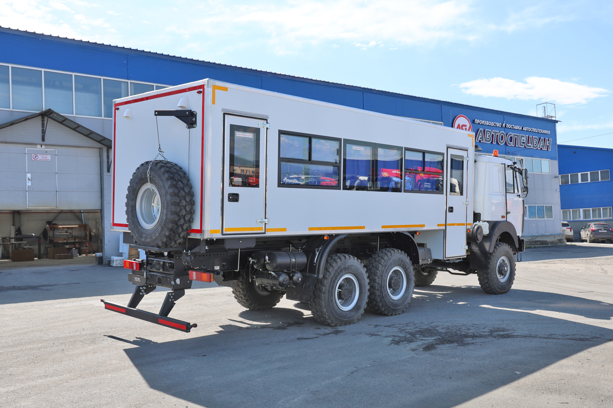 Вахтовый автобус 28 мест (каркас безопасности) на шасси МАЗ 6317F9 1