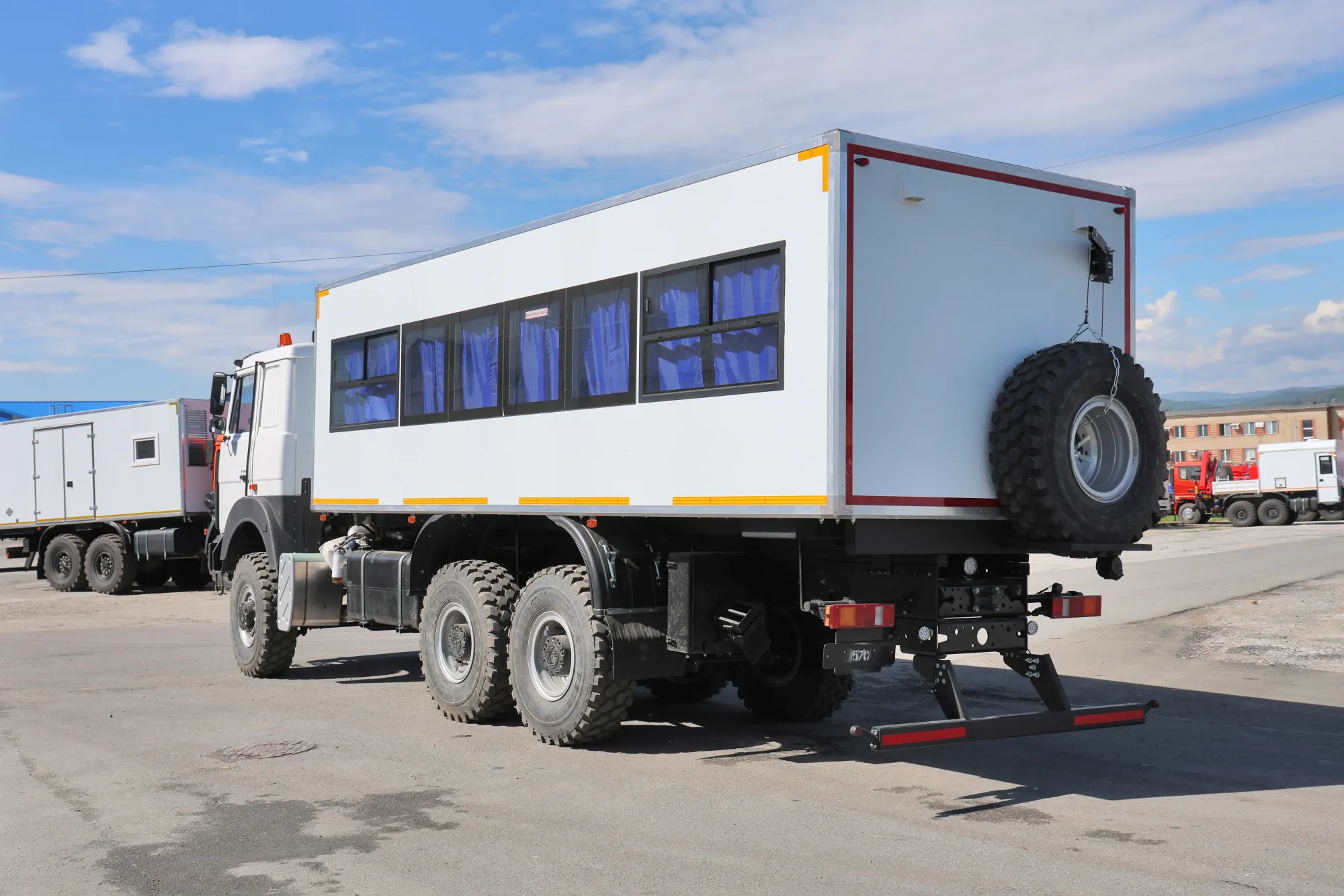 Вахтовый автобус 28 мест (каркас безопасности) на шасси МАЗ 6317F9 2