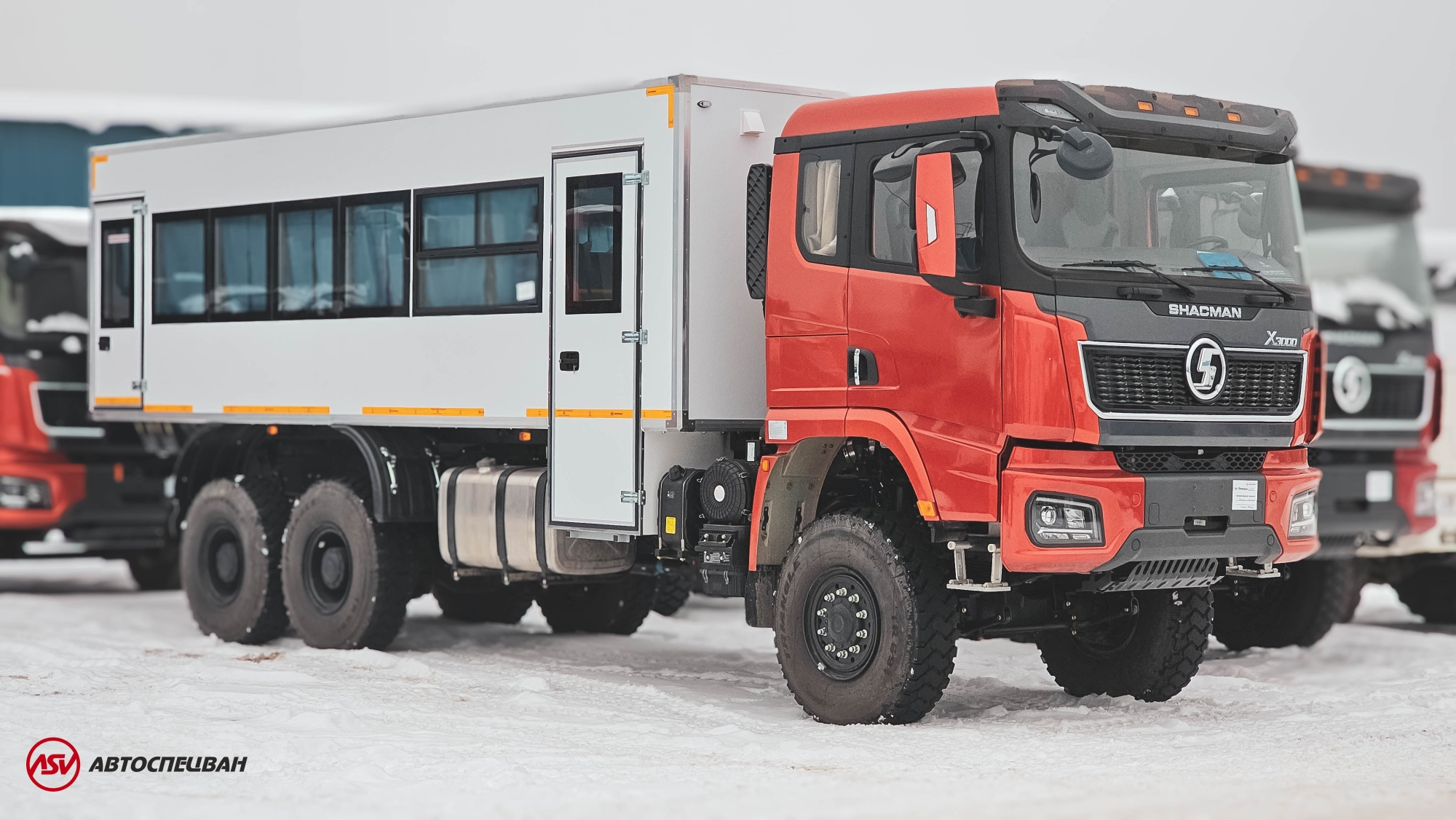 Вахтовый автобус Shacman X3000, 28 мест 0