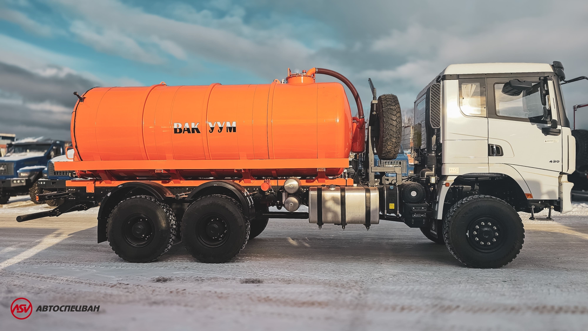 Автоцистерна вакуумная МВ-15 на шасси SHACMAN SX32586V385 6Х6 1