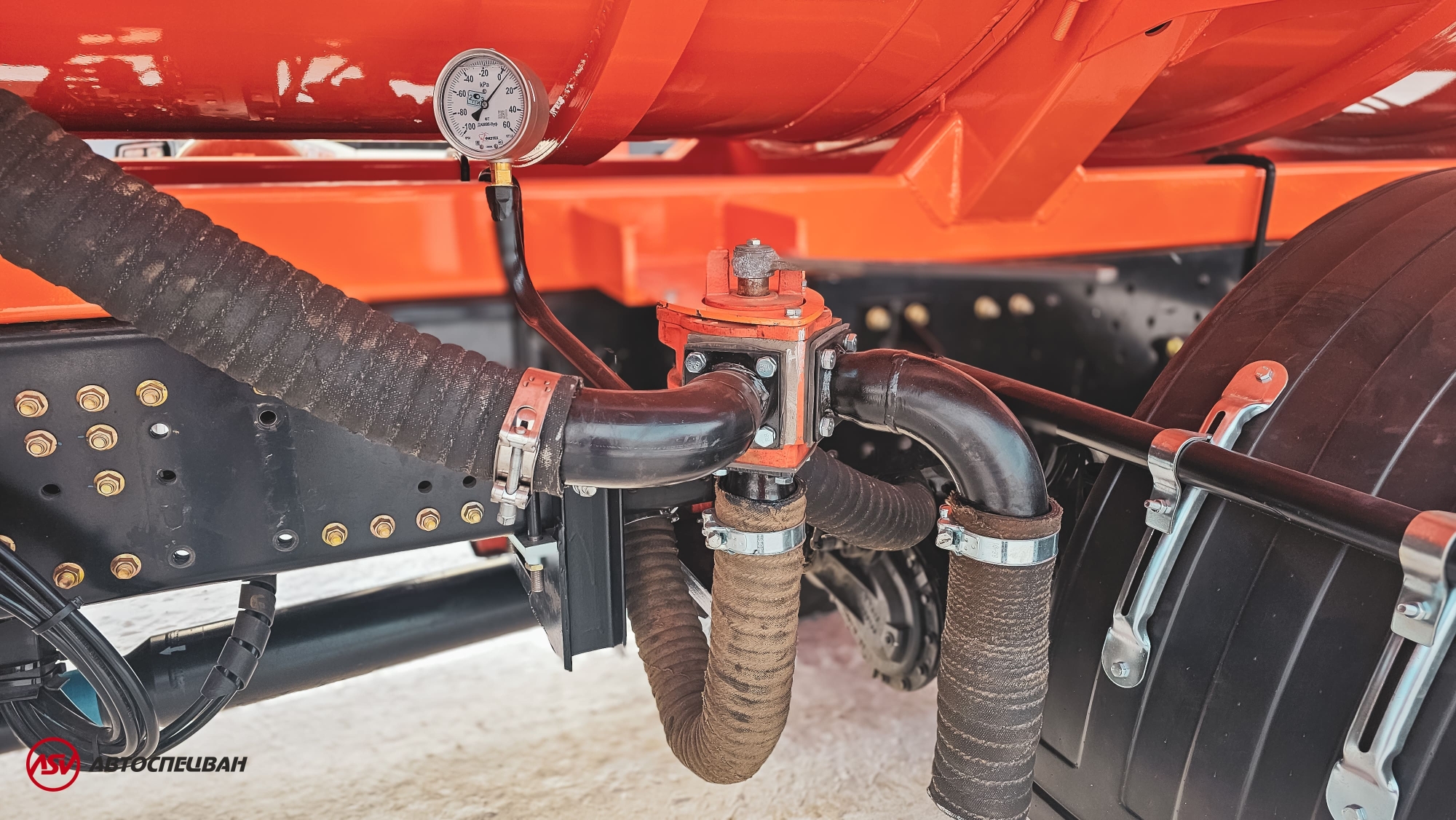 Автоцистерна вакуумная МВ-15 на шасси SHACMAN SX32586V385 6Х6 7