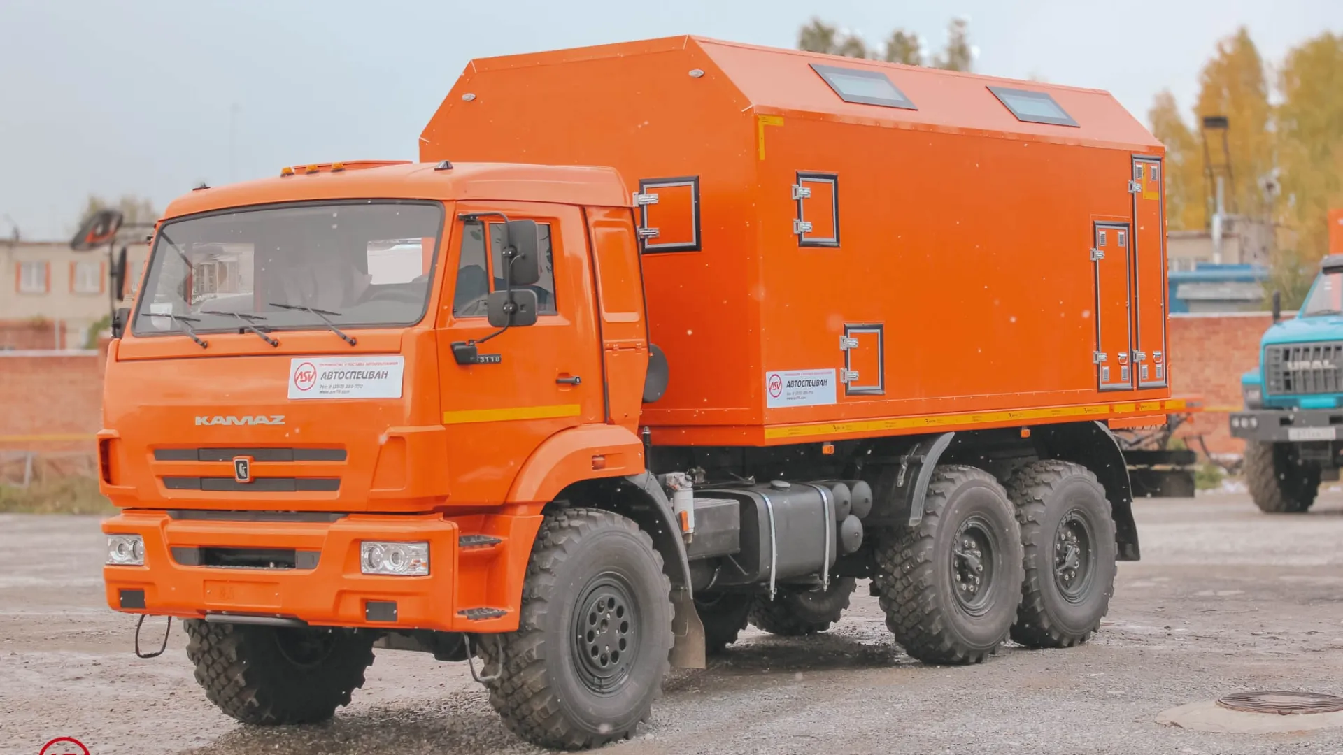 Передвижная мастерская ПАРМ КамАЗ 43118-3027-50 с токарным станком 1