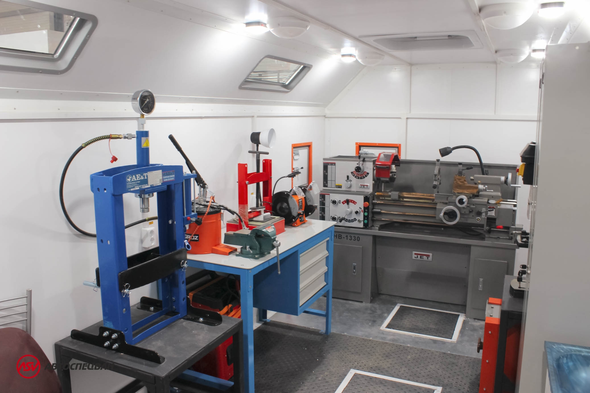 Передвижная мастерская ПАРМ КамАЗ 43118-3027-50 с токарным станком 8