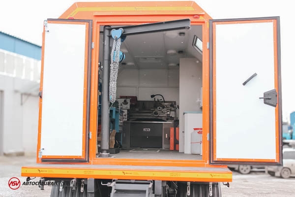 Передвижная мастерская ПАРМ КамАЗ 43118-3027-50 с токарным станком 10