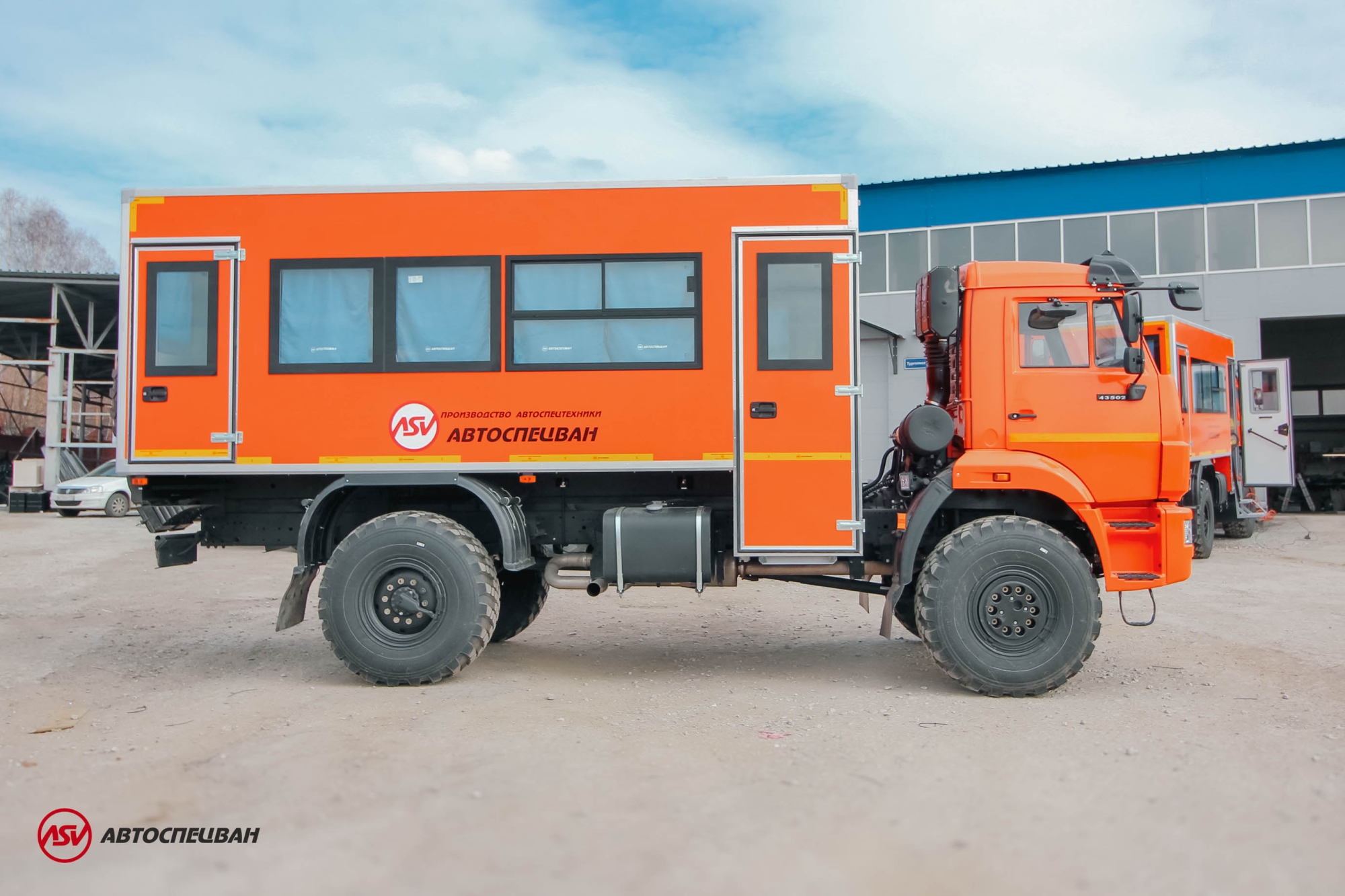 Вахтовый автобус КАМАЗ 43502-3036-66, 20 мест 1