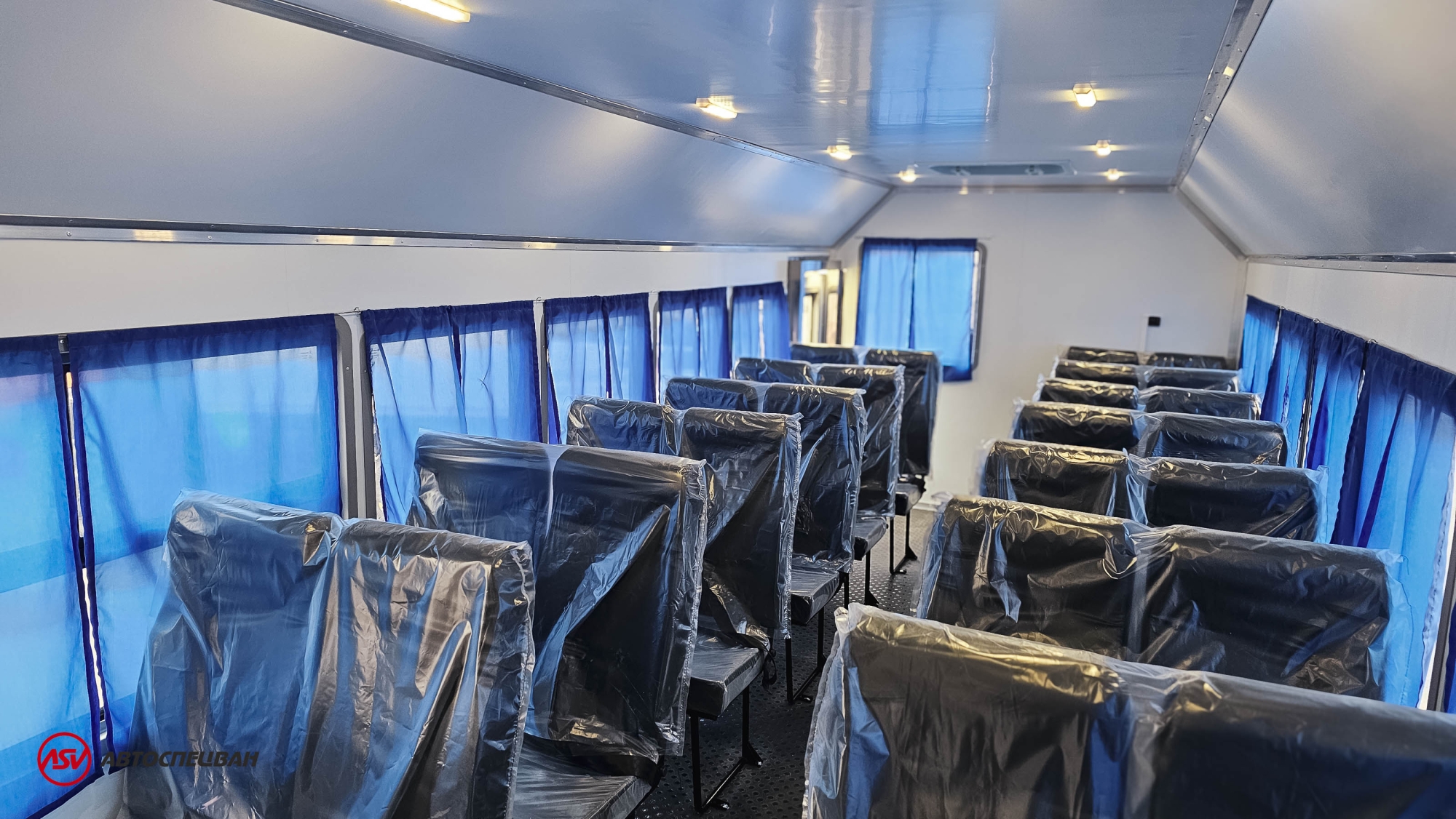 Вахтовый автобус Shacman X3000, 28 мест (боковые скосы) 6