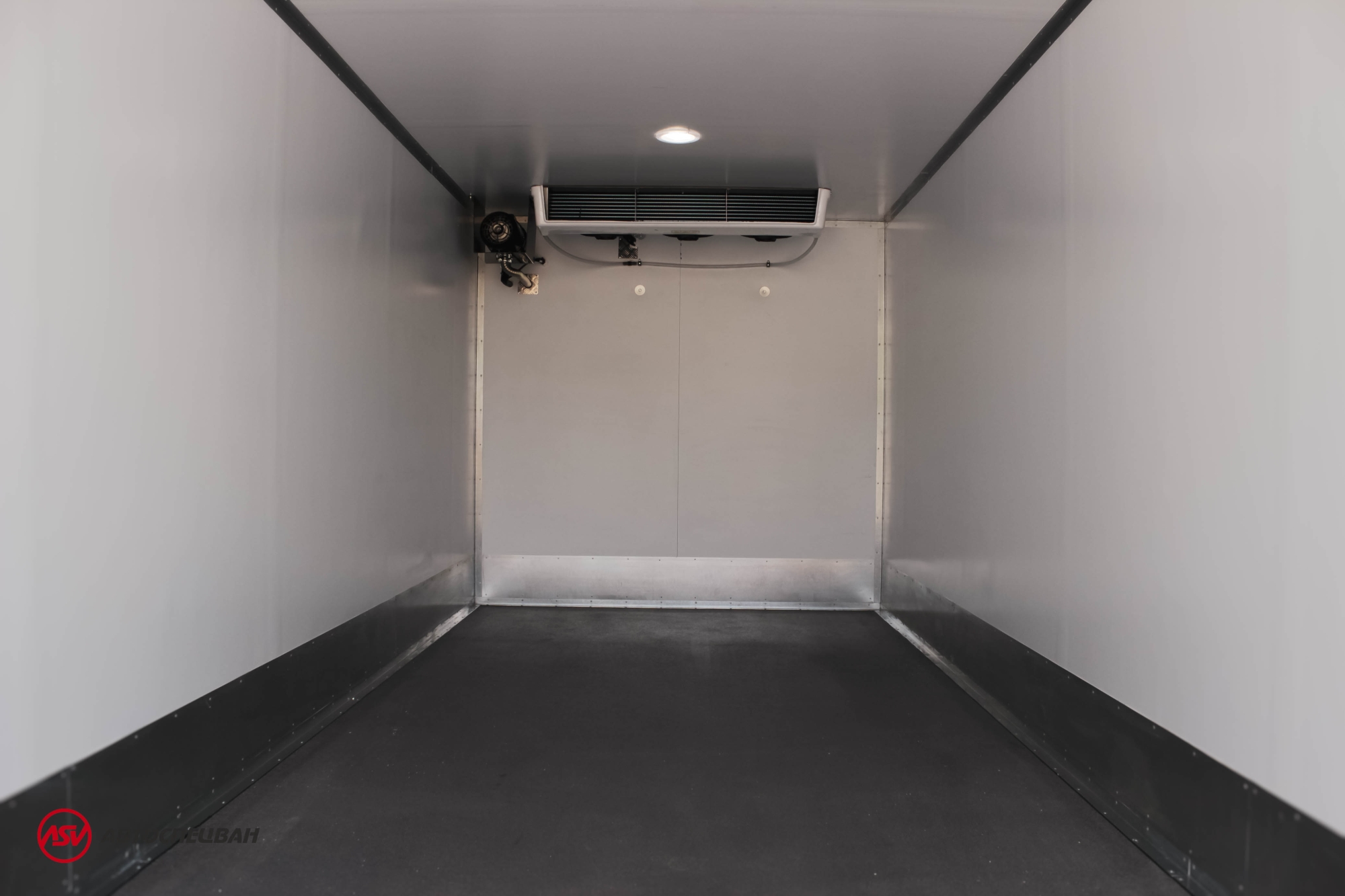 Изотермический фургон КамАЗ 65115-3094-19 с ХОУ и гидробортом 2