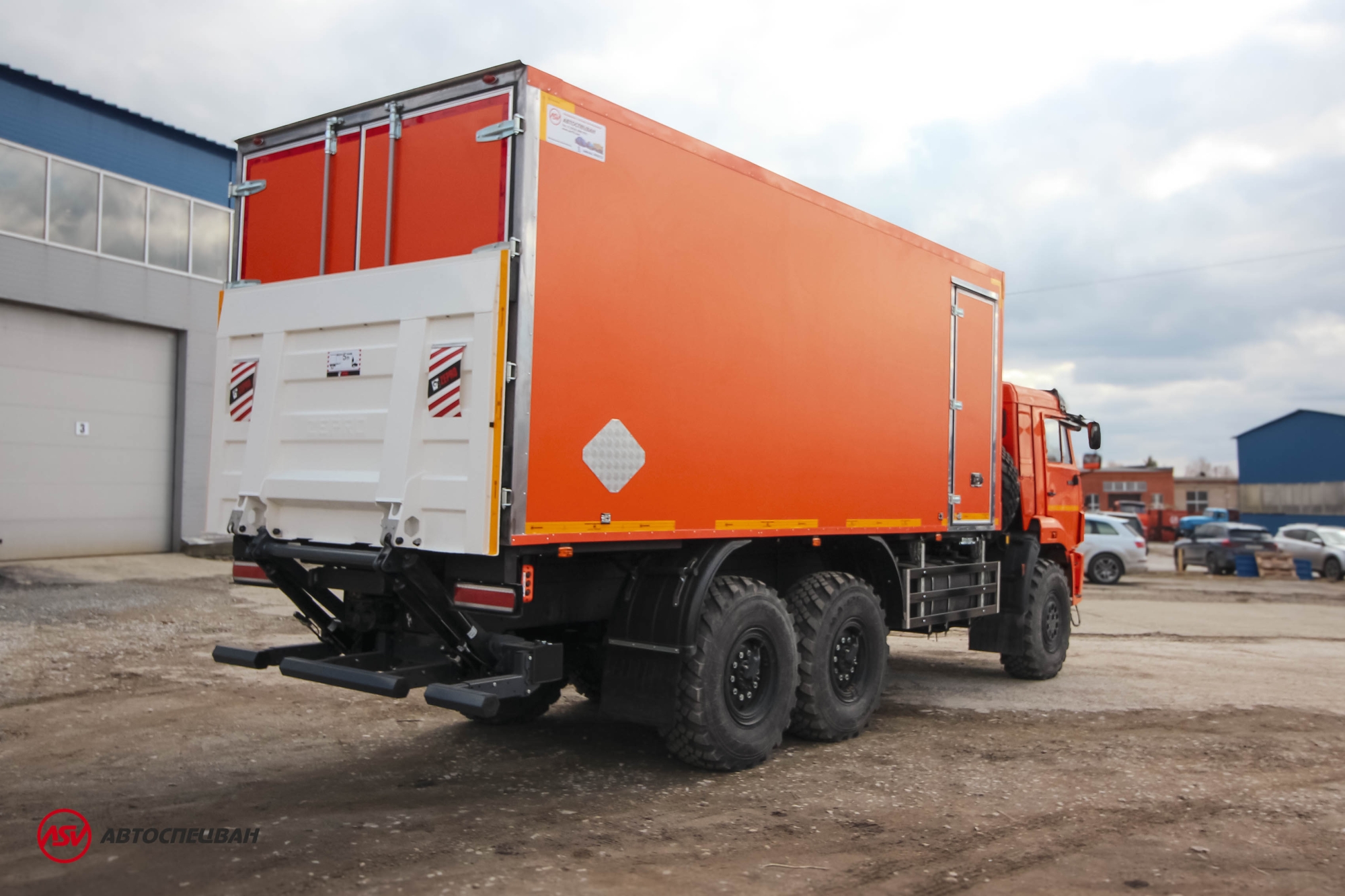 Рефрижератор с гидробортом ZEPRO и ХОУ Thermo King на шасси КамАЗ 43118-3027-50 2