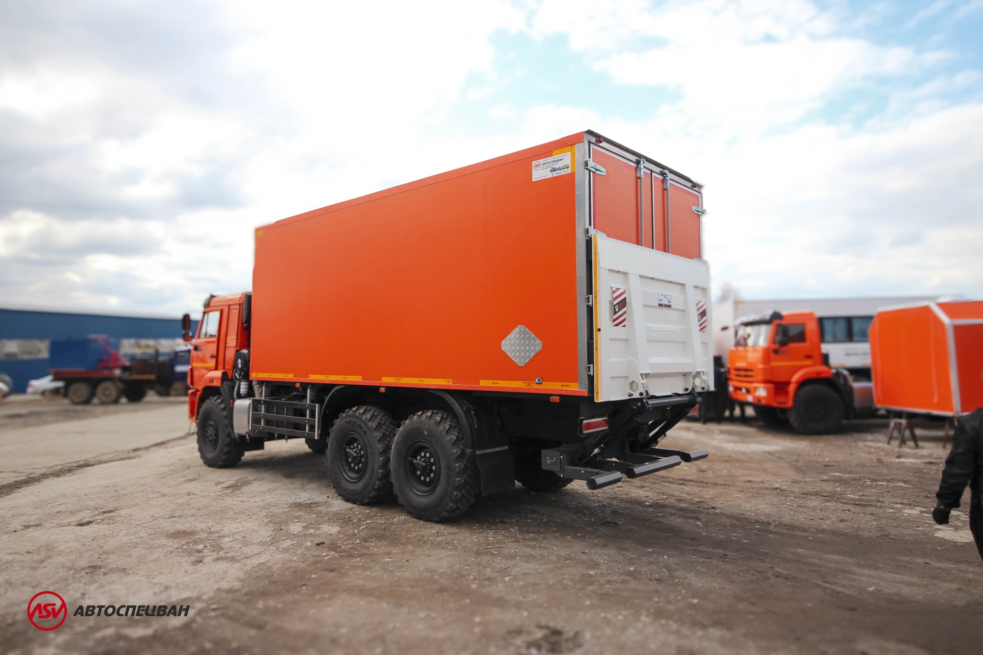 Рефрижератор с гидробортом ZEPRO и ХОУ Thermo King на шасси КамАЗ 43118-3027-50 4