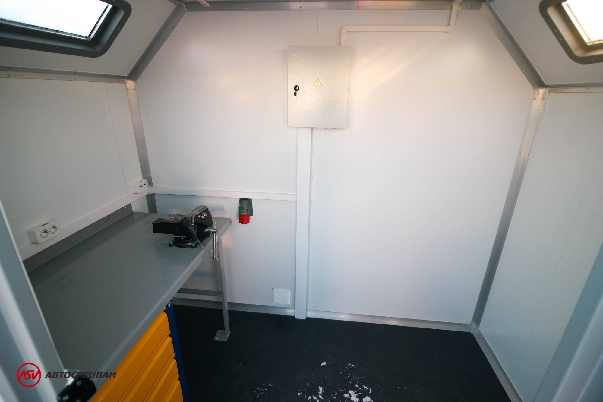 Агрегат ремонта и обслуживания качалок Камаз 43118-3027-50 с КМУ Fassi M20A.12 2