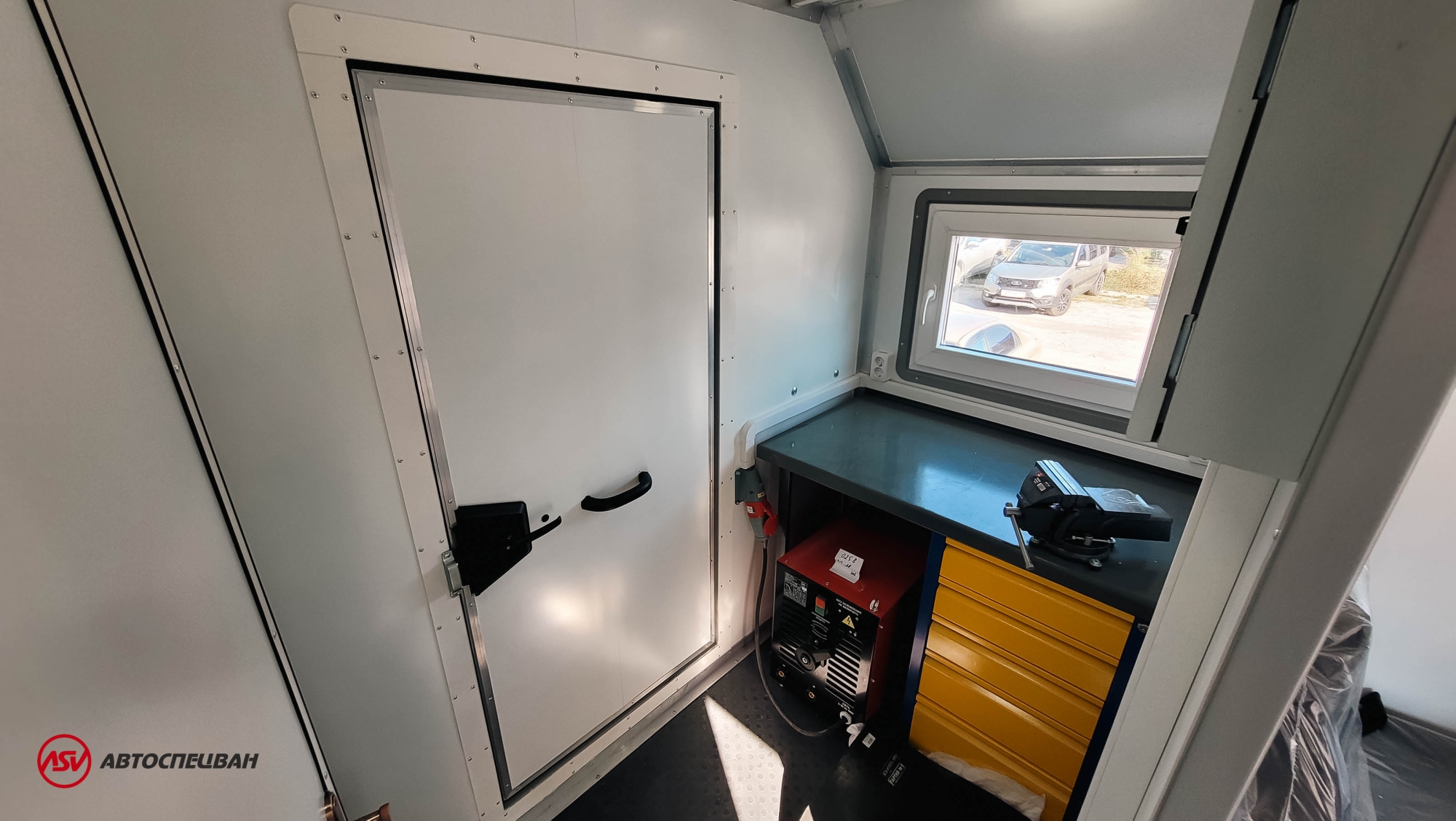 Агрегат ремонта и обслуживания качалок АРОК Камаз 43118-3027-50 с КМУ AmcoVeba 815/2S 6