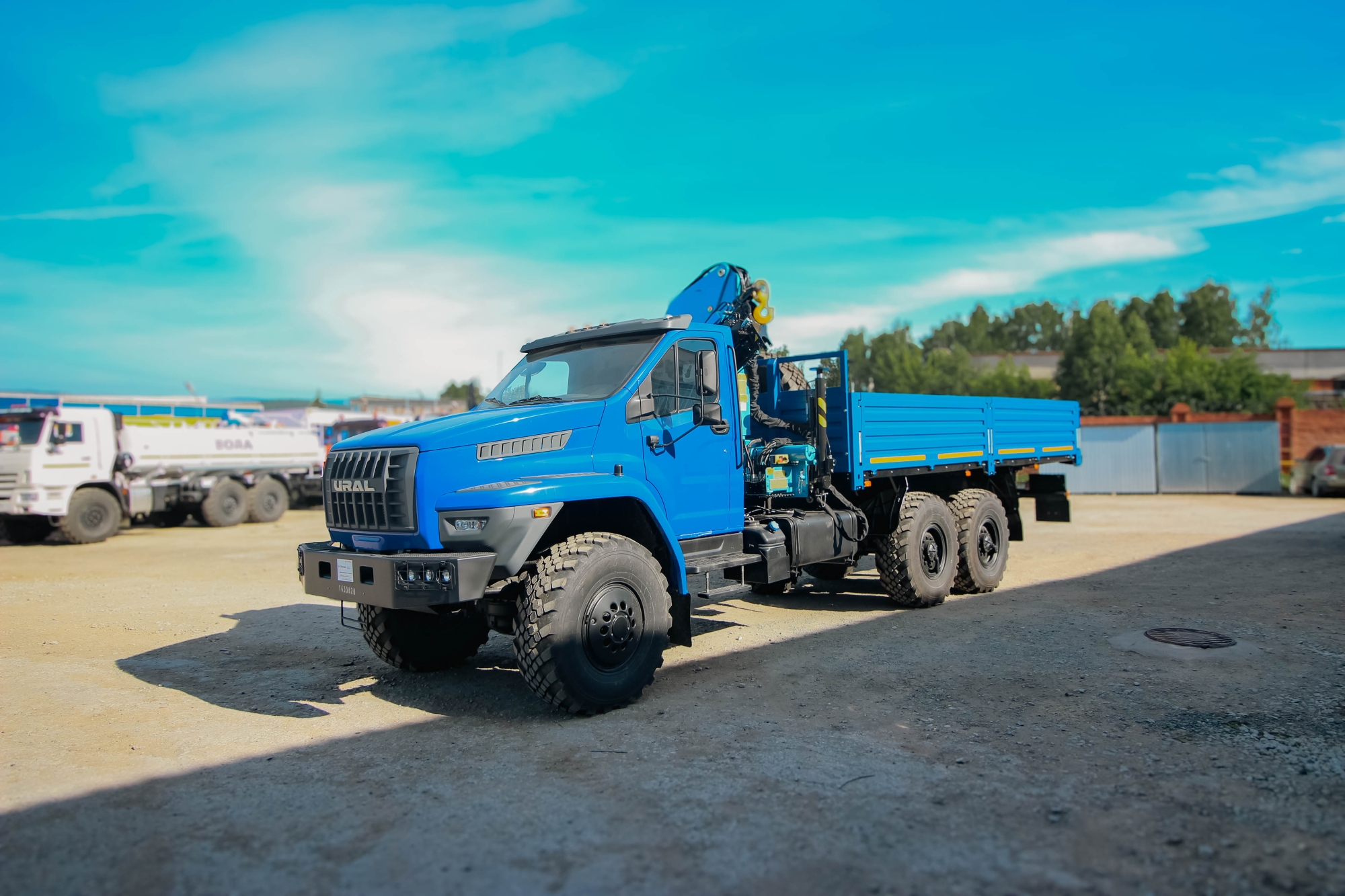 Бортовой автомобиль Урал 4320 NEXT (капотный) с КМУ ИМ-150 1