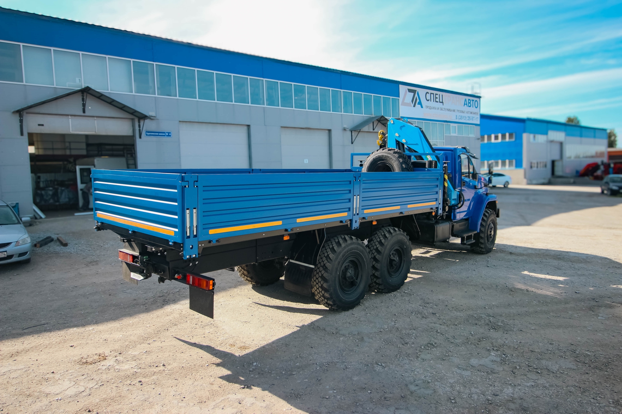 Бортовой автомобиль Урал 4320 NEXT (капотный) с КМУ ИМ-150 3