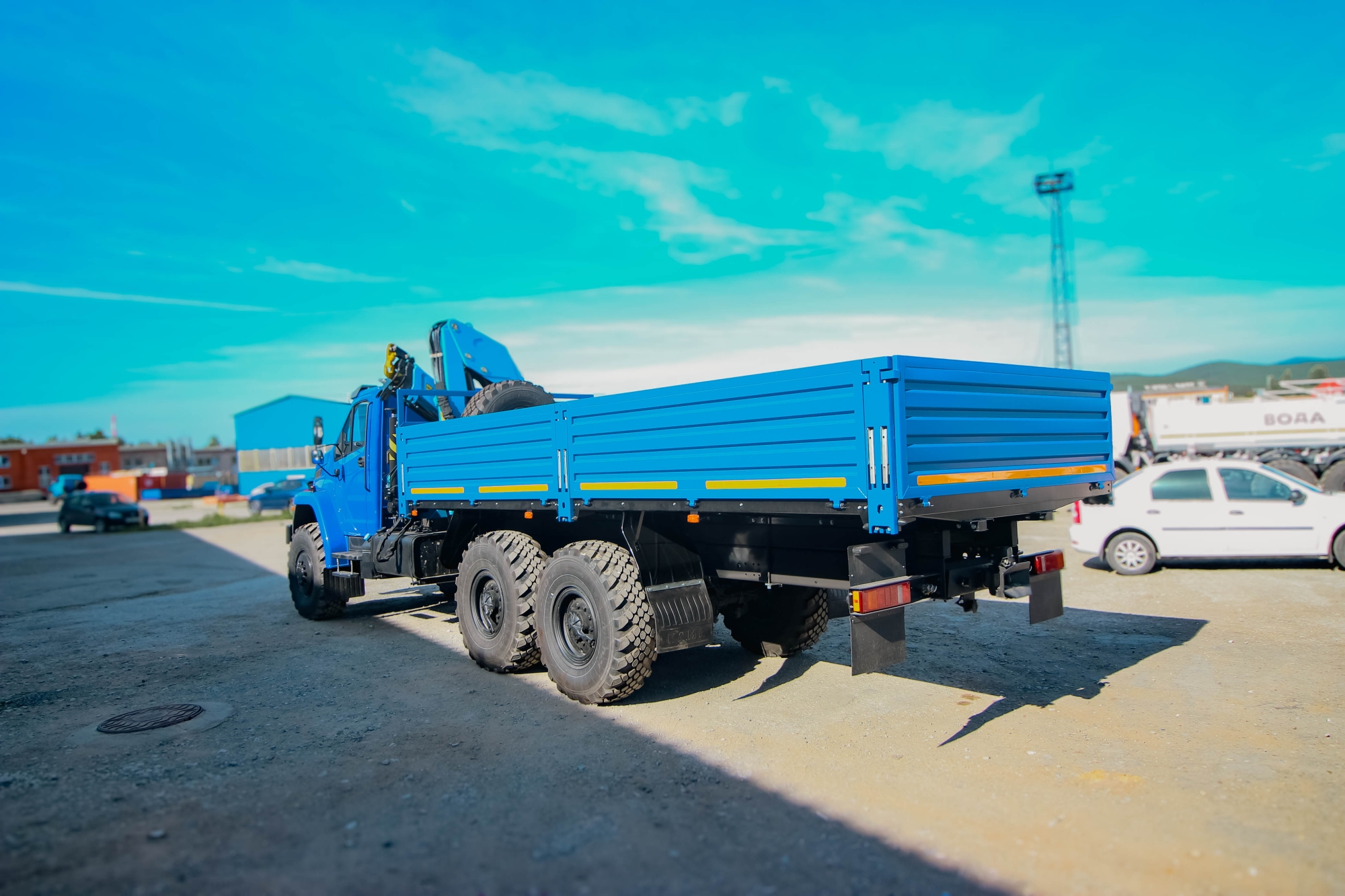 Бортовой автомобиль Урал 4320 NEXT (капотный) с КМУ ИМ-150 4