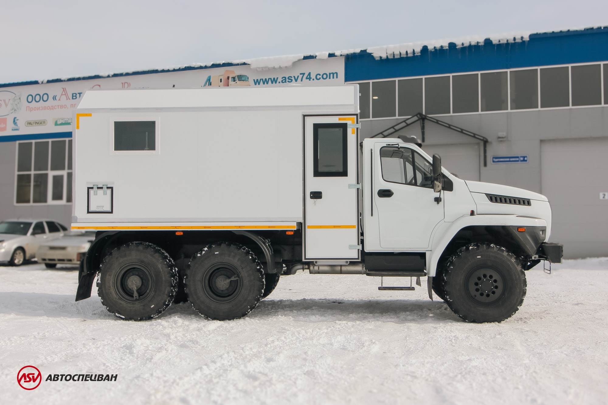 Передвижная мастерская ПАРМ УРАЛ NEXT 4320-6952-73(Е5) с отсеком для перевозки людей 1