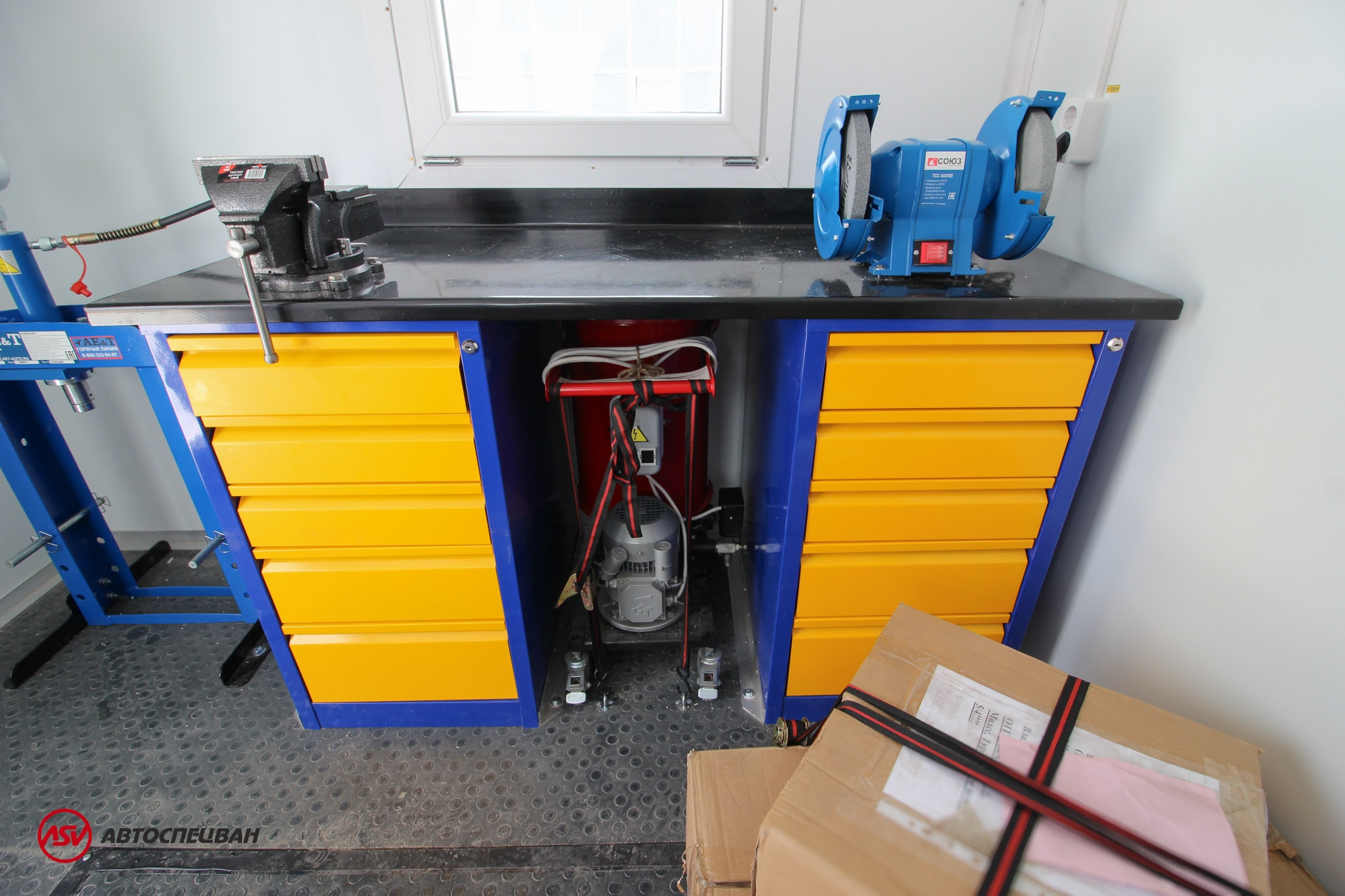 Передвижная мастерская ПАРМ УРАЛ NEXT 4320-6952-73(Е5) с отсеком для перевозки людей 11