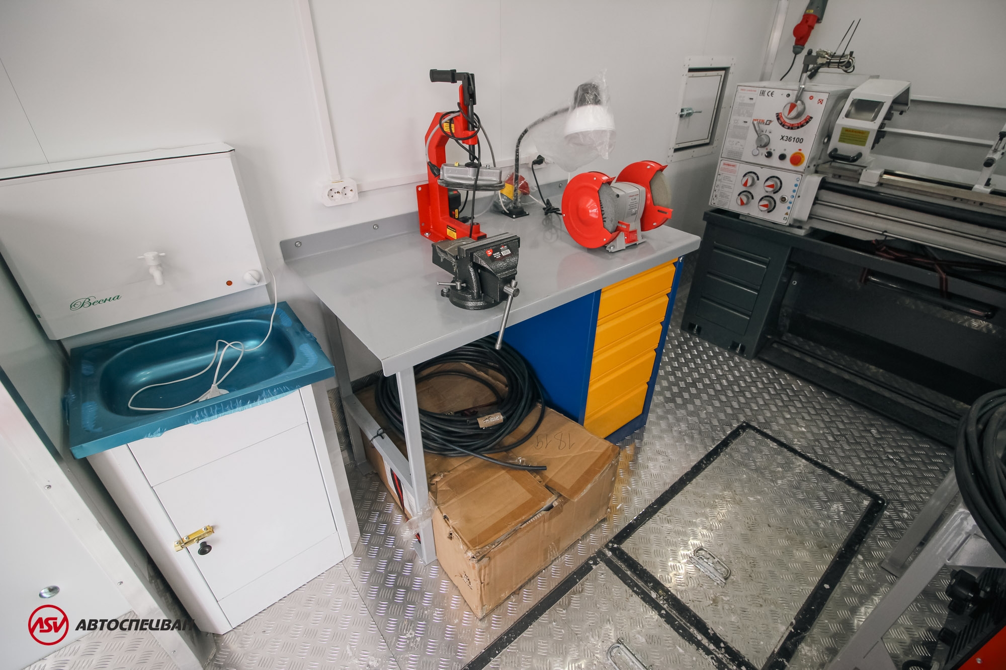 ПАРМ с токарным станком и КМУ Sunhunk 125 на шасси КамАЗ 43118-50 5