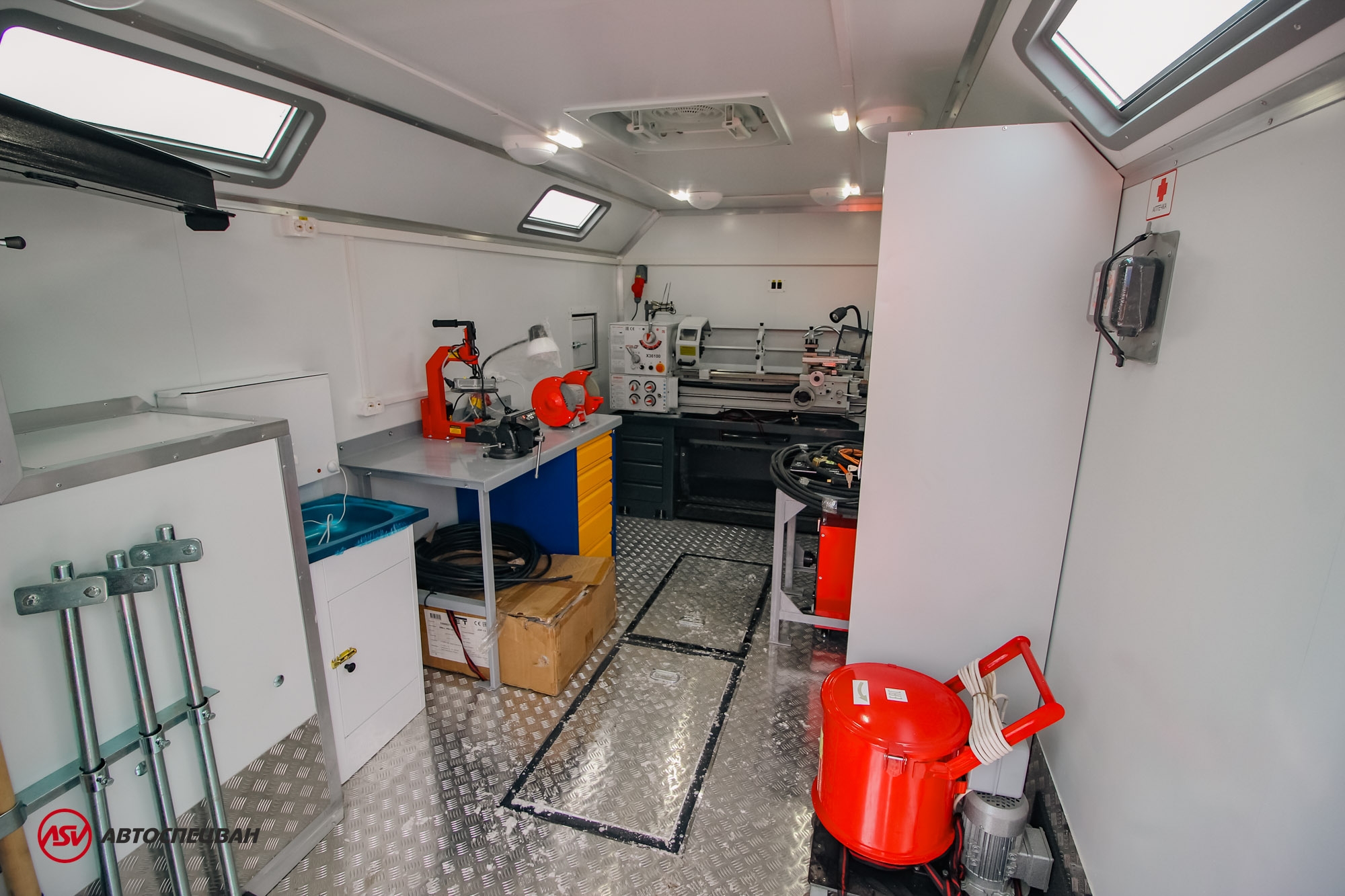 ПАРМ с токарным станком и КМУ Sunhunk 125 на шасси КамАЗ 43118-50 9