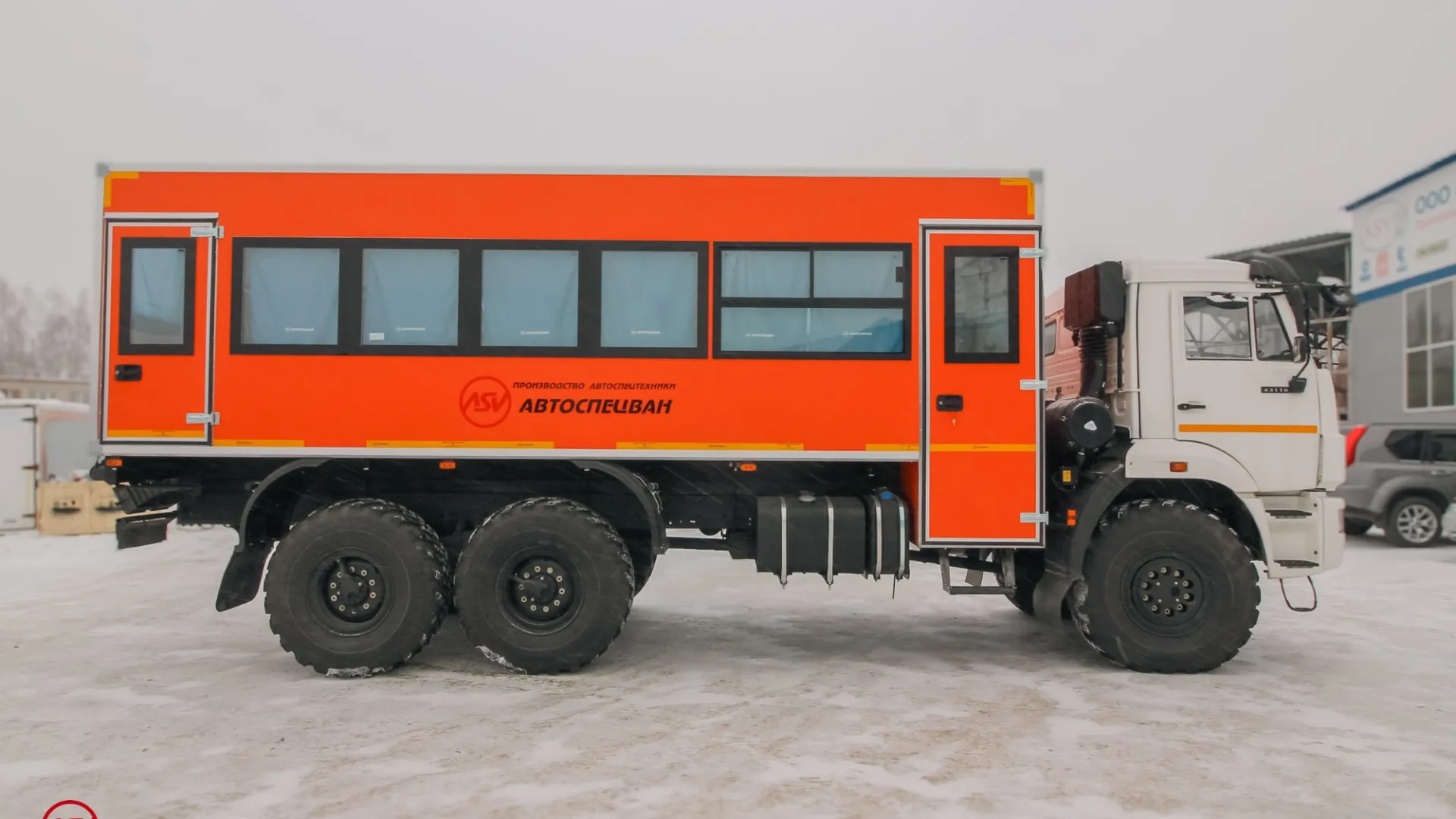 Вахтовый автобус КАМАЗ 43118-3027-50, 28 мест 1