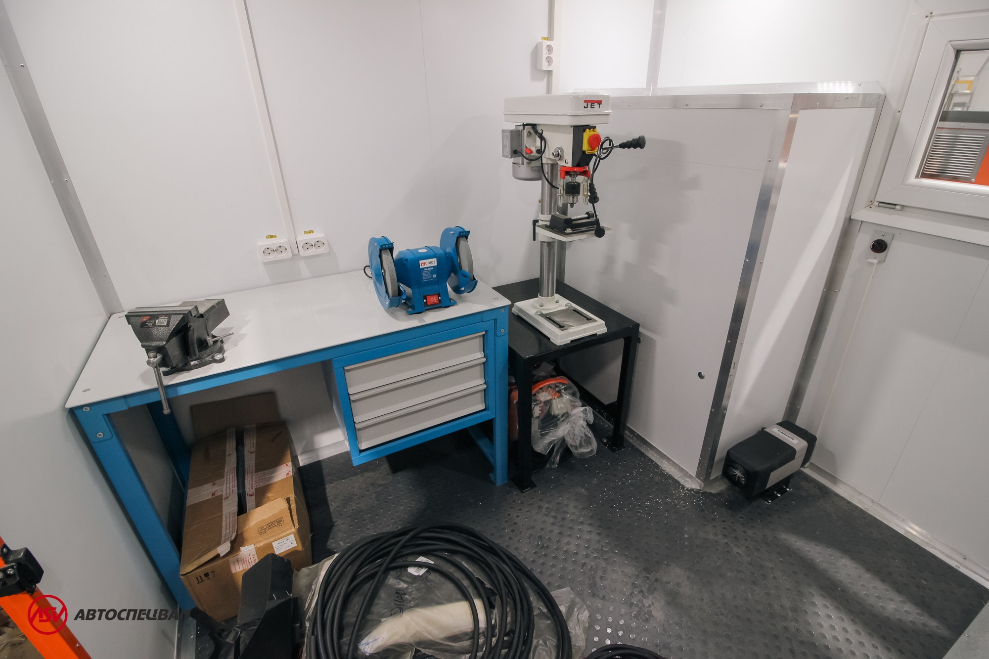 Передвижная мастерская ПАРМ КамАЗ 43118-3027-50 с токарным станком и КМУ ИМ-95 5