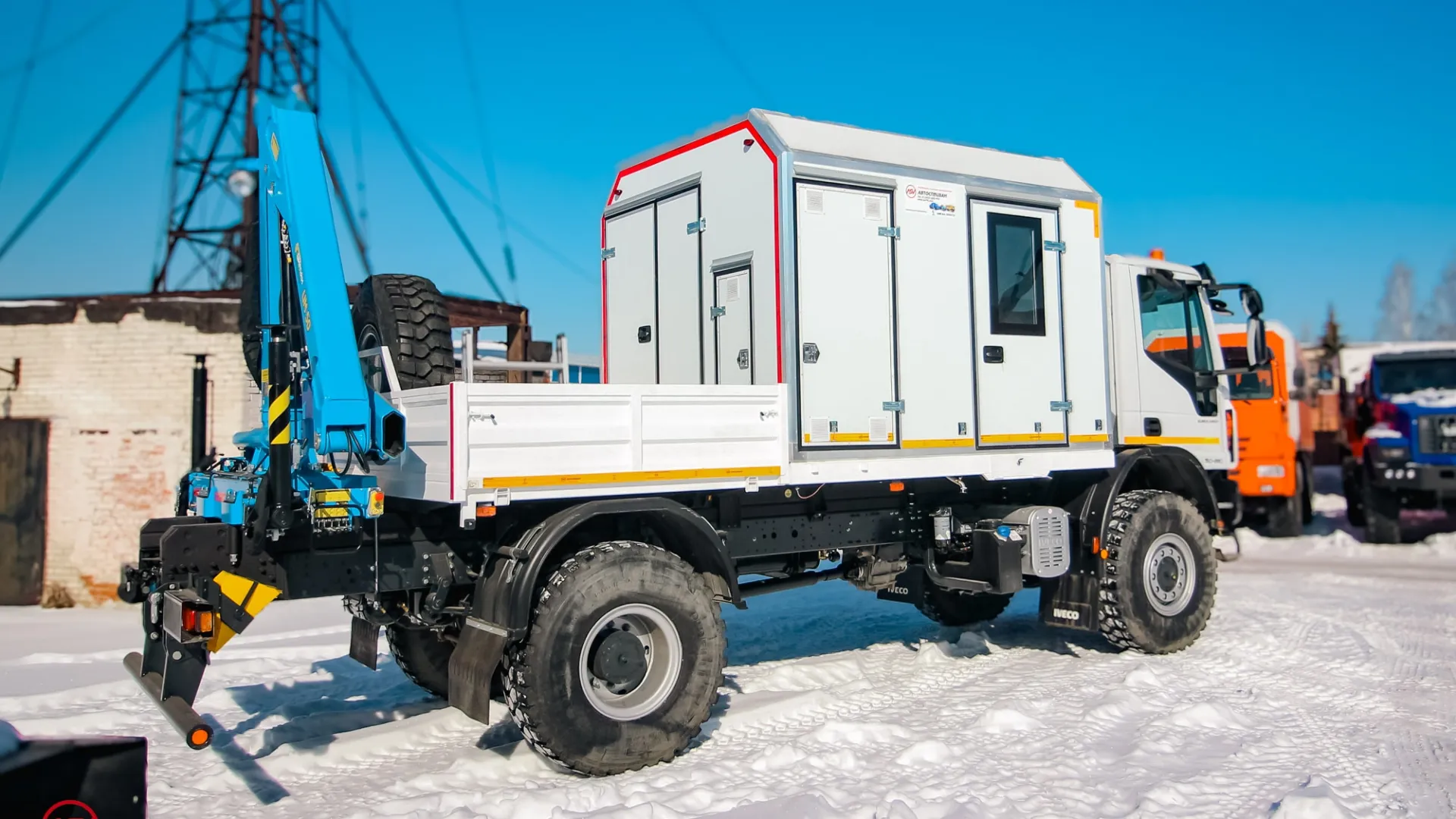 Передвижная мастерская ПАРМ на шасси Iveco АМТ EuroCargo MLC150 c бортовой платформой и КМУ ИМ-50 3
