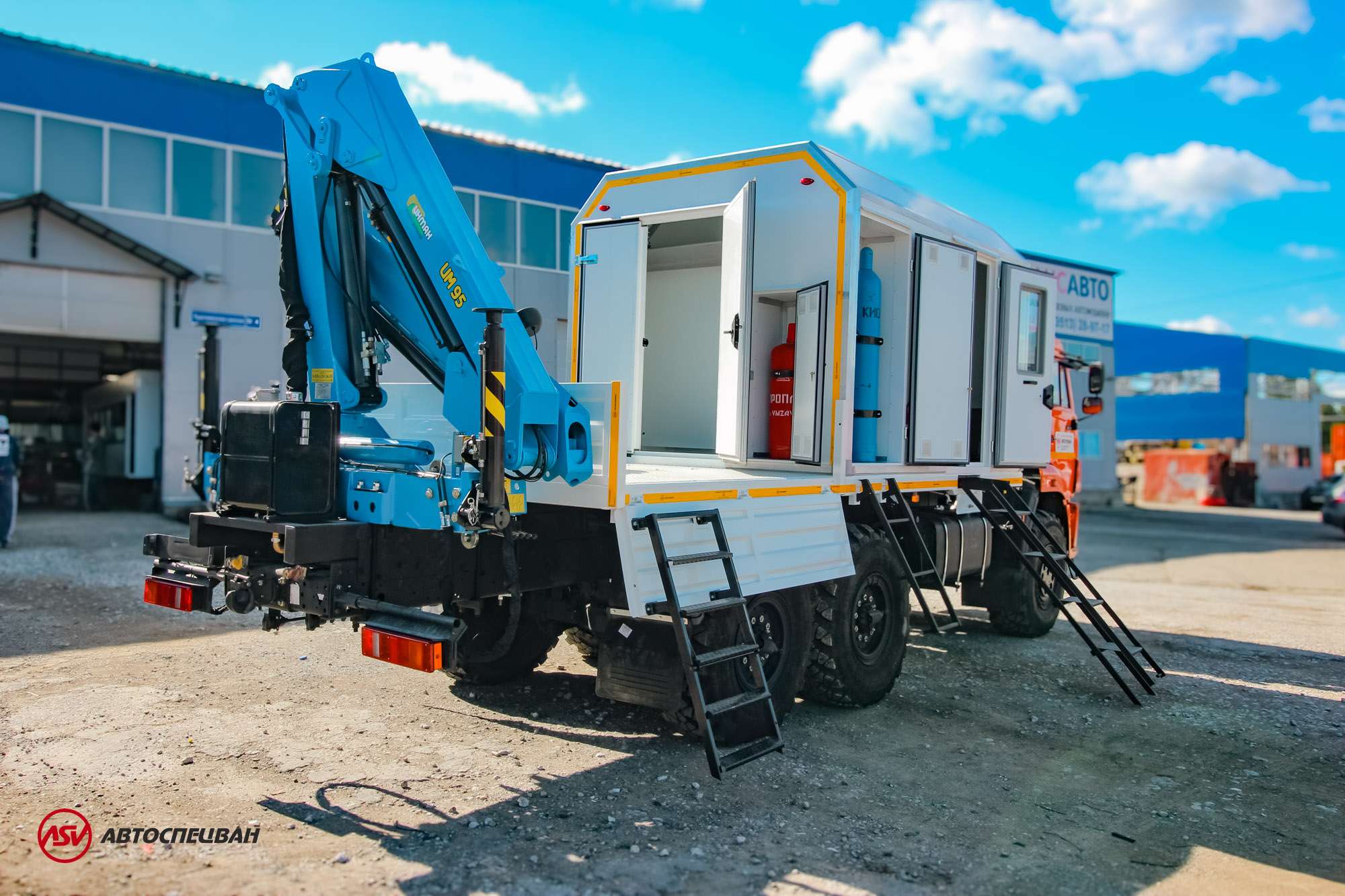 Агрегат для ремонта и обслуживания качалок АРОК КАМАЗ 43118-3027-50 с бортовой платформой и КМУ ИМ-95 5