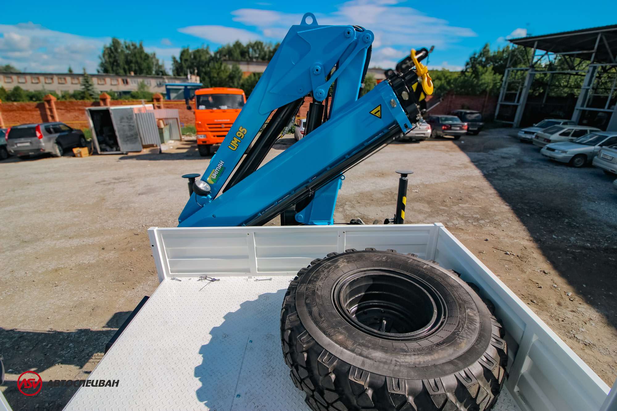 Агрегат для ремонта и обслуживания качалок АРОК КАМАЗ 43118-3027-50 с бортовой платформой и КМУ ИМ-95 10