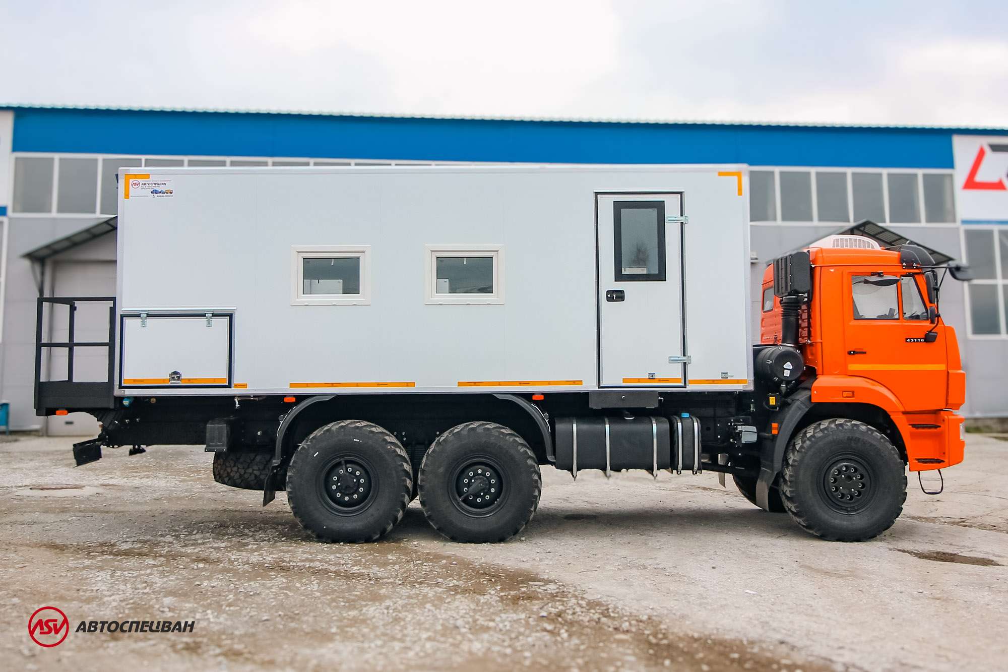 Передвижная столовая (14 мест) на шасси КамАЗ 43118-3027-50 2