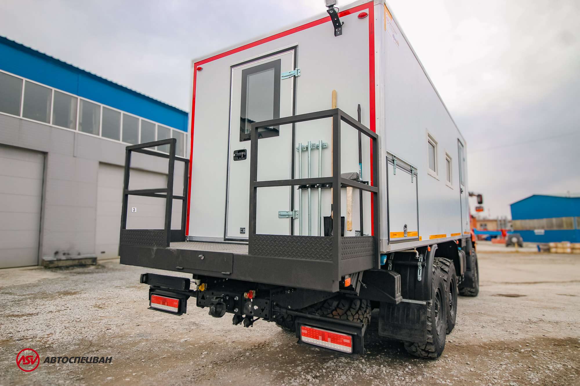 Передвижная столовая (14 мест) на шасси КамАЗ 43118-3027-50 5