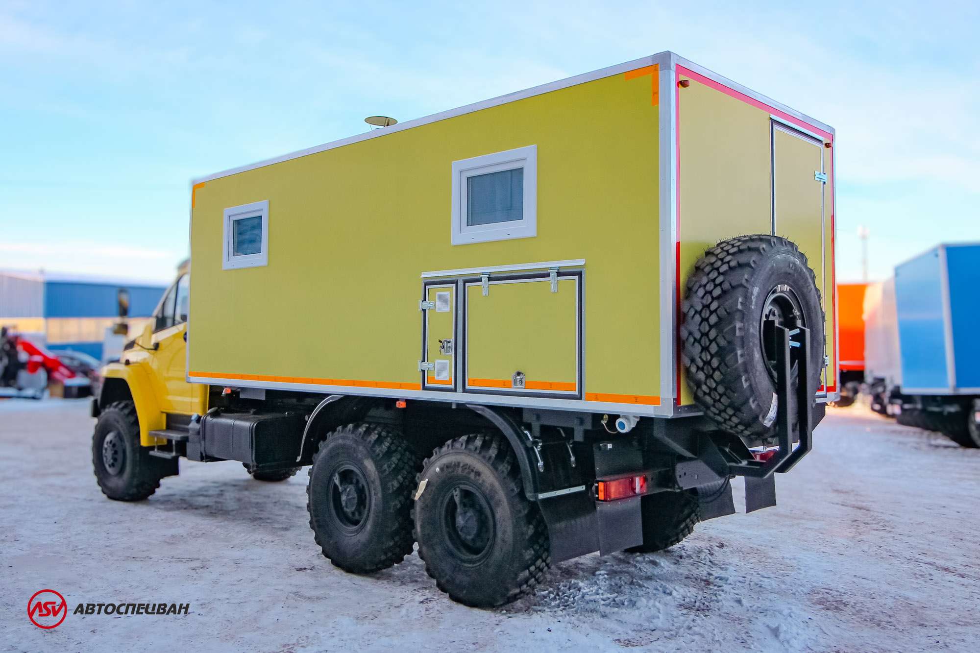 Транспортно-бытовой автомобиль ТБМ Урал NEXT 4320-6952-72(Е5)(2 отсека) 3