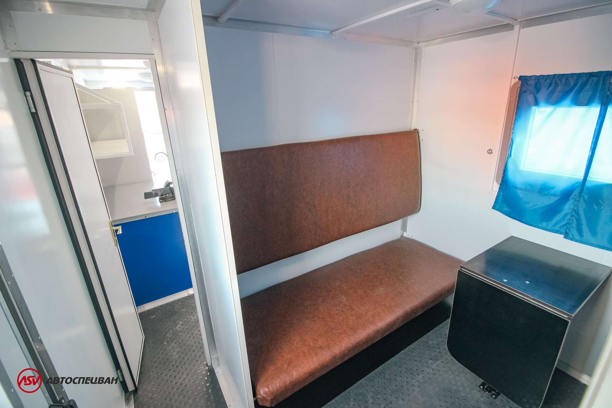 Транспортно-бытовой автомобиль ТБМ Урал NEXT 4320-6952-72(Е5)(2 отсека) 10