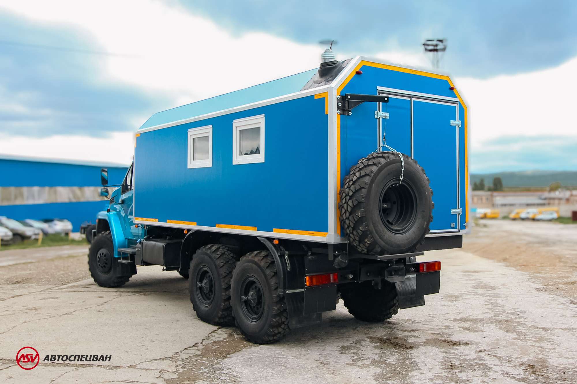 Транспортно-бытовой автомобиль ТБМ Урал NEXT 4320-6952-72(Е5) 2