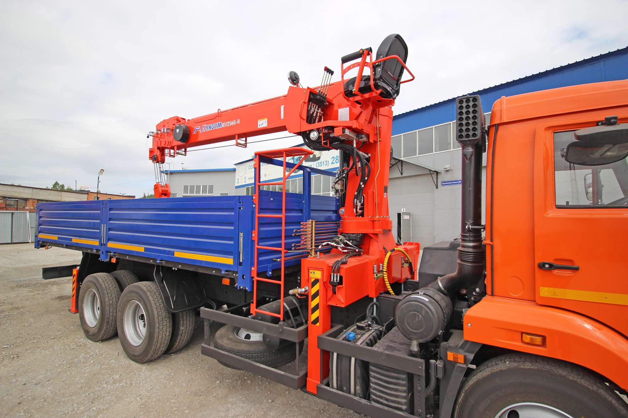 Бортовой КАМАЗ 65115-3094-48 с КМУ Kanglim KS-1256 6