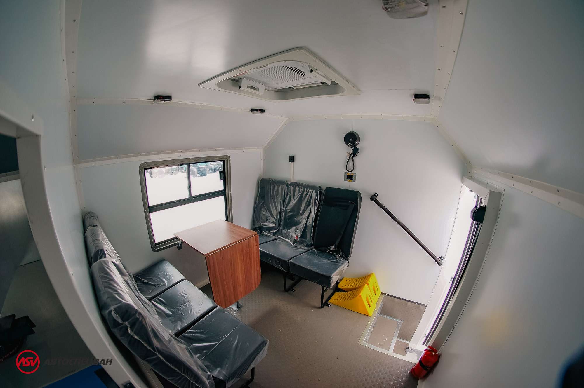 Транспортно-бытовой автомобиль ТБМ Урал 4320-1112-71М с отсеком для перевозки людей 7