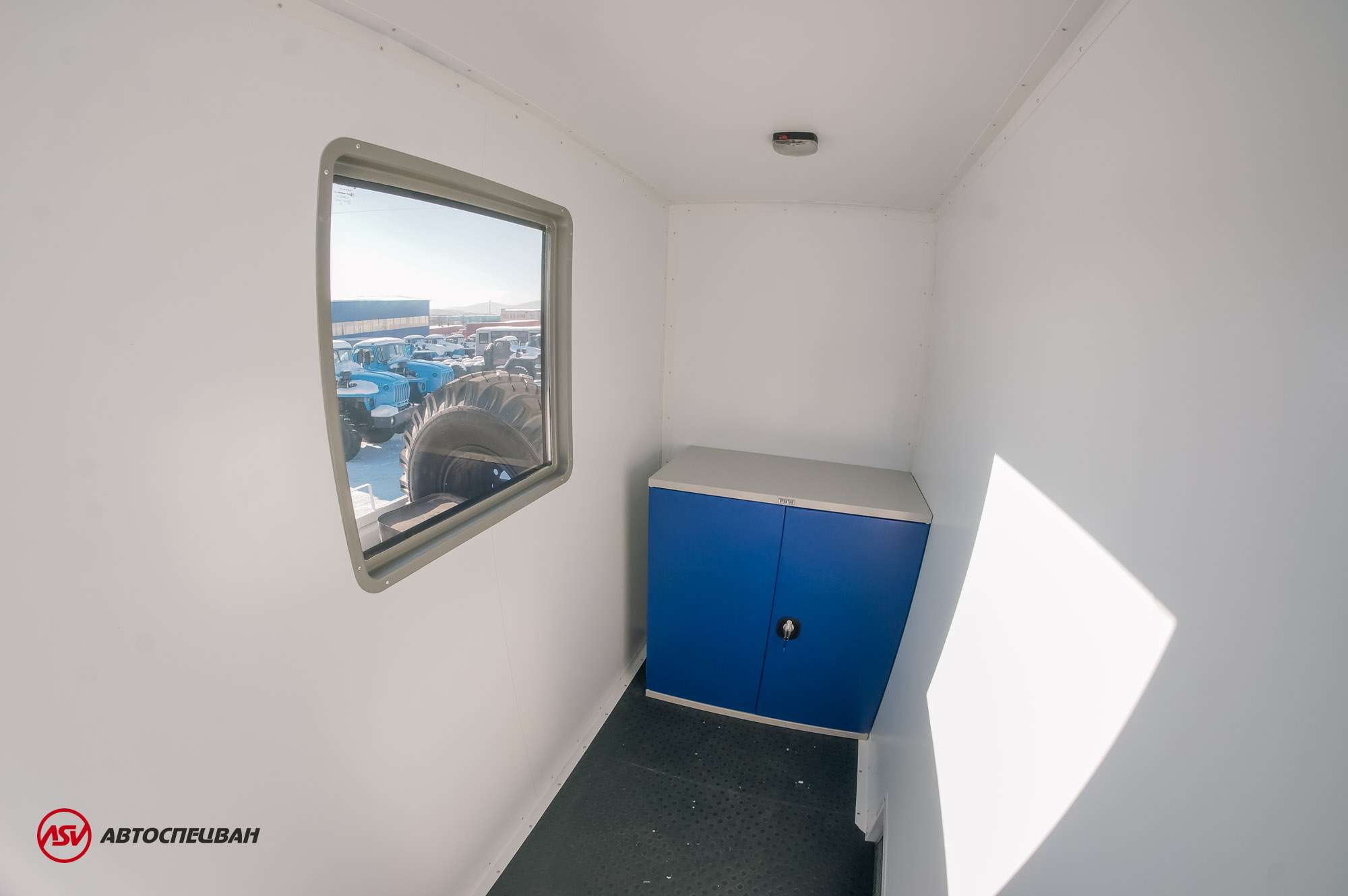 Транспортно-бытовой автомобиль ТБМ Урал 4320-1112-71М с бортовой платформой 5