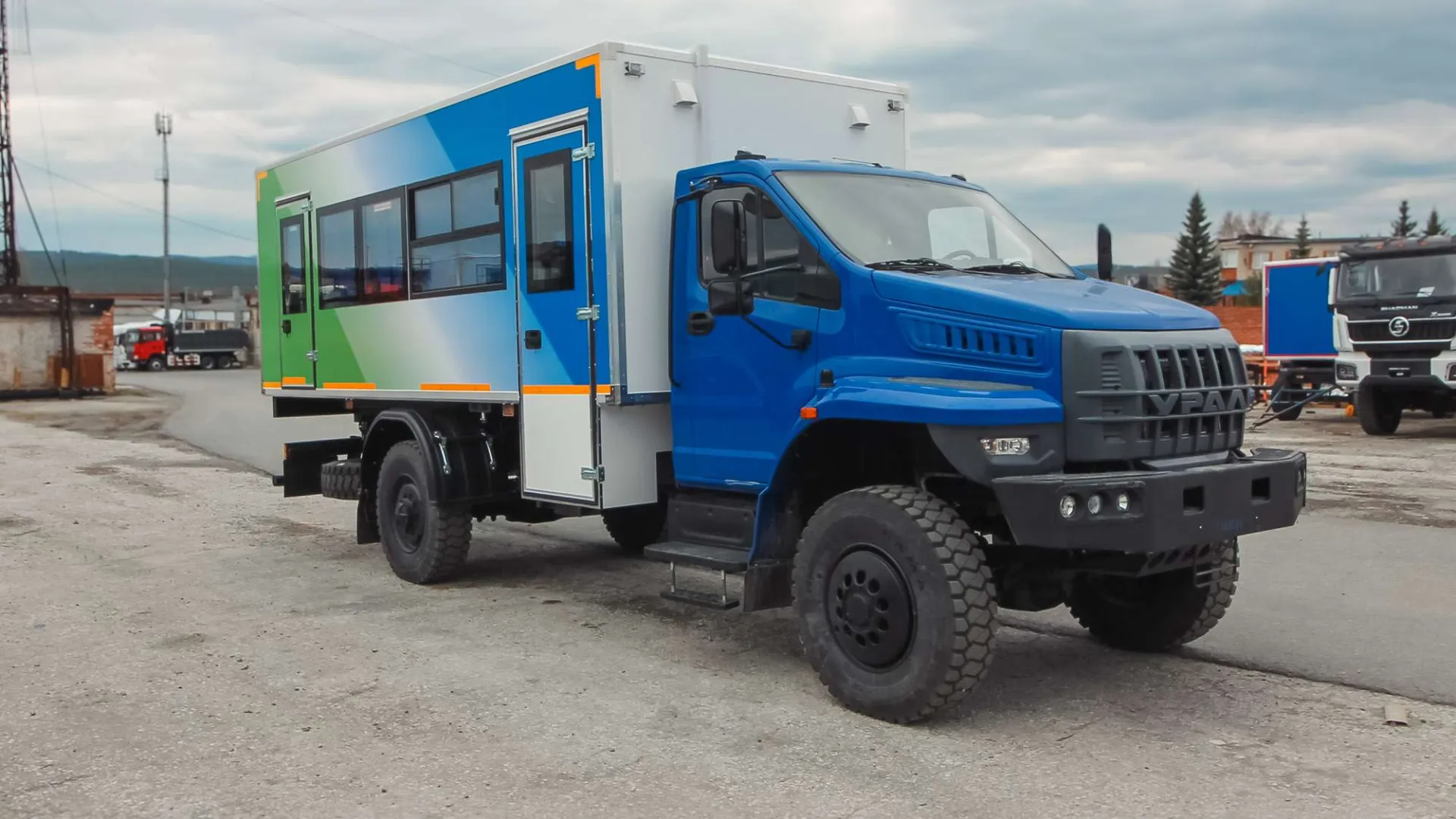 Вахтовый автобус Урал-80 43206-6912-67 4x4, 24 места 0