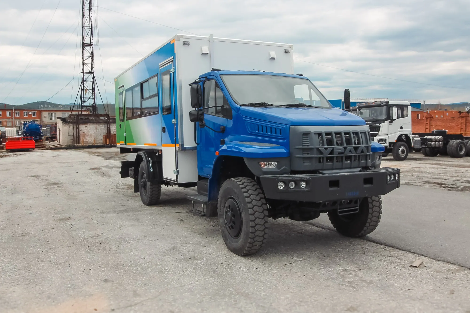 Вахтовый автобус на шасси УРАЛ-80 