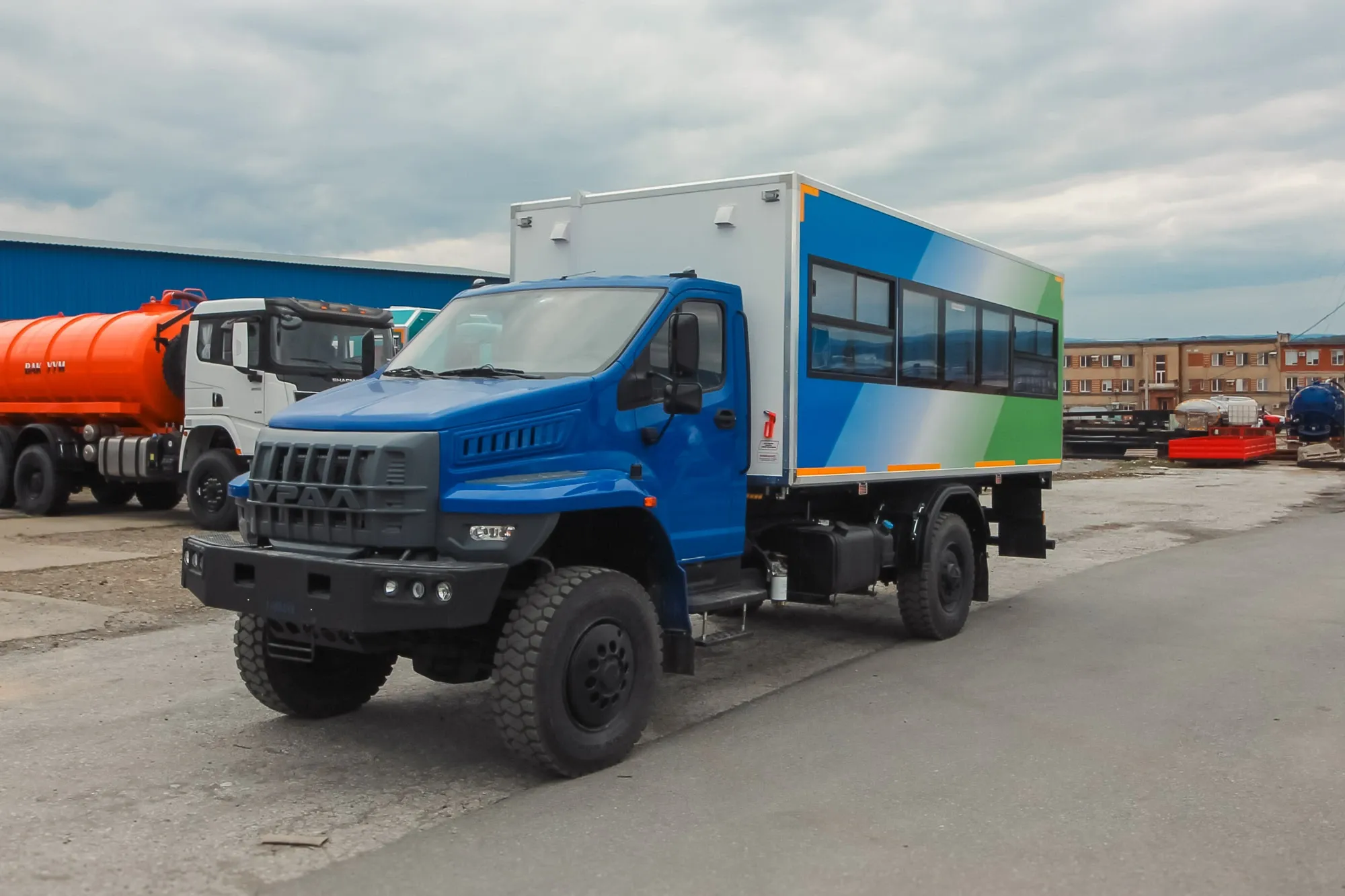 Вахтовый автобус на шасси УРАЛ-80 2