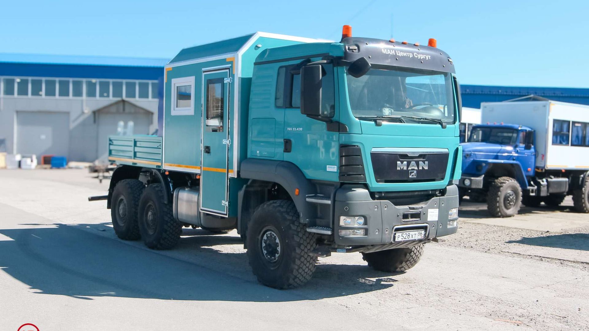 Грузопассажирский автомобиль на шасси MAN TGS 33.430 6x6 BBS c КМУ ИМ-95